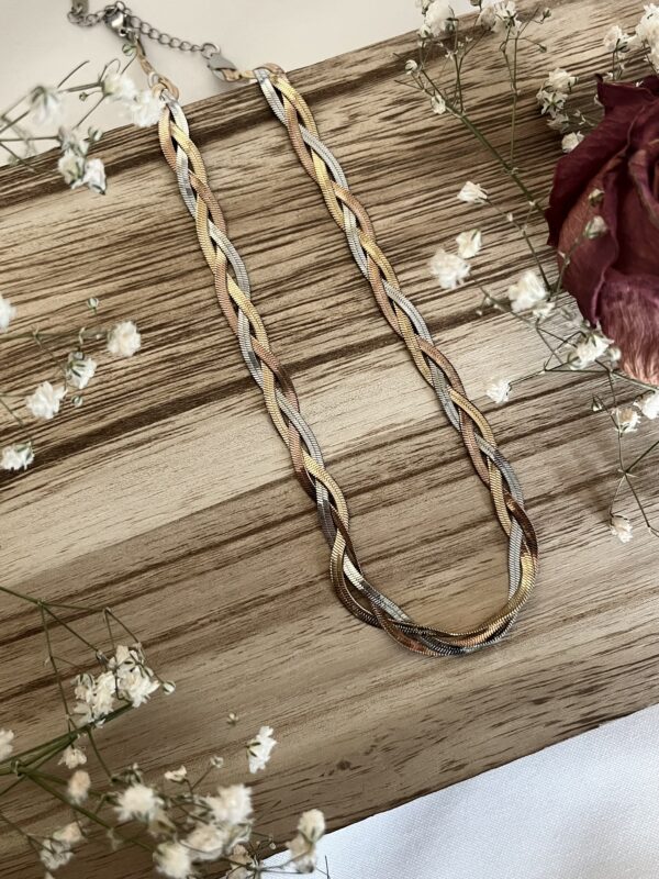 Three Colour Chain