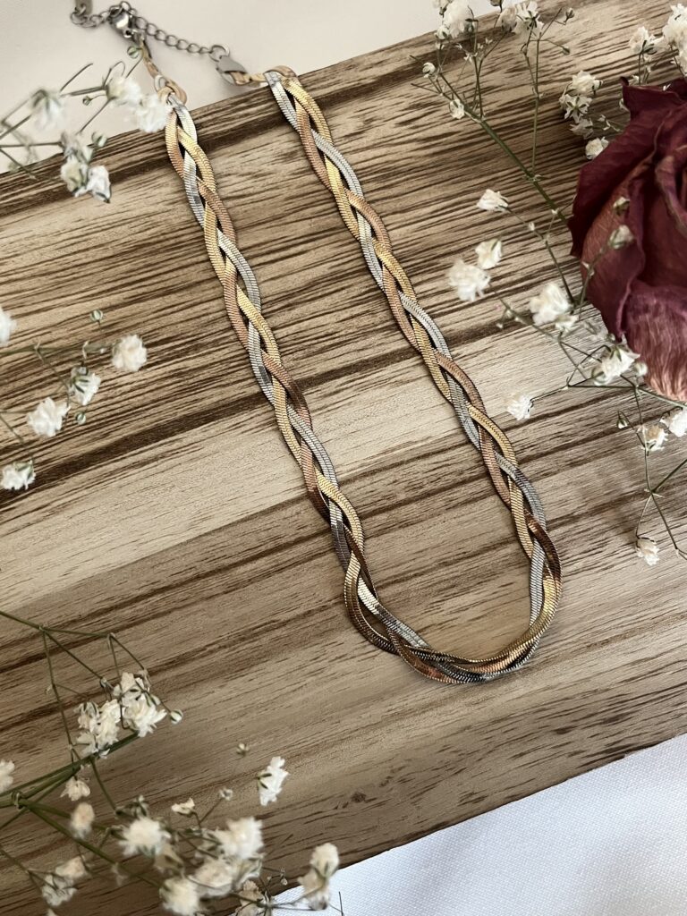 Three Colour Chain