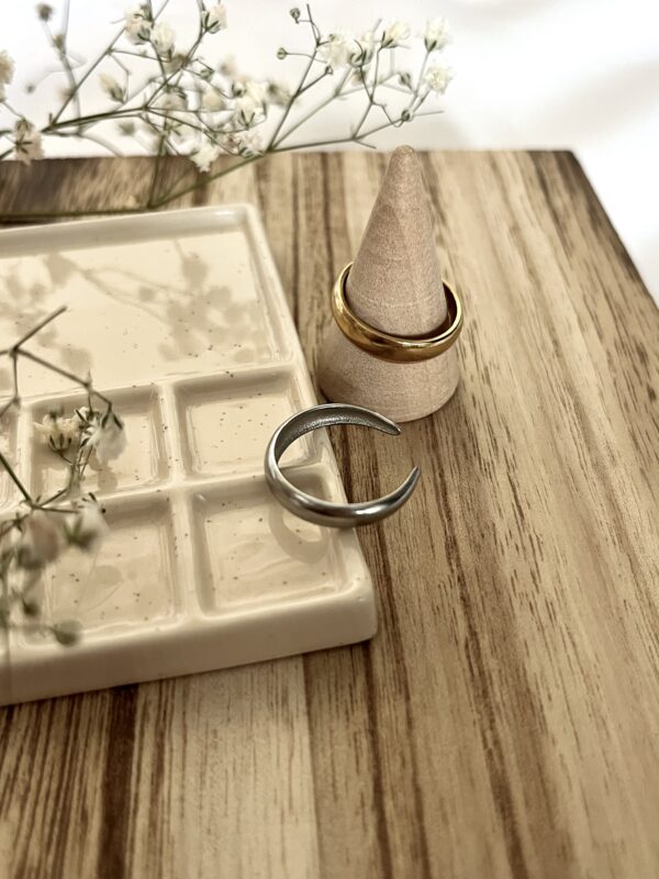 Simple Ring