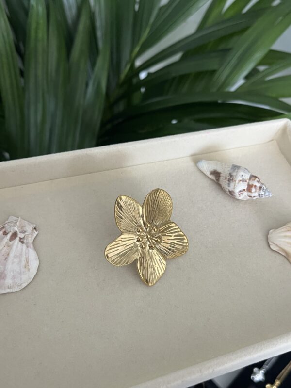 Big Flower Ring