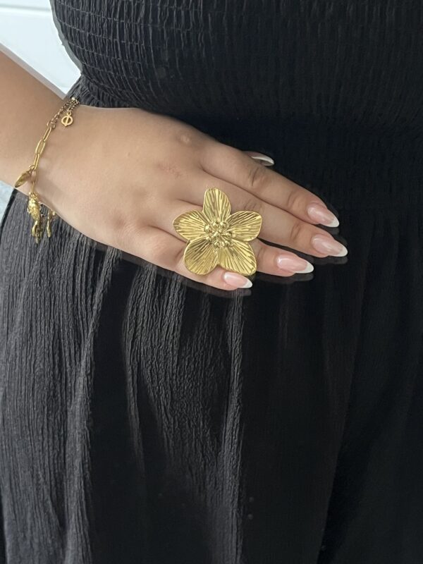 Big Flower Ring - Image 2
